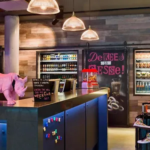 Moxy Frankfurt East Otel